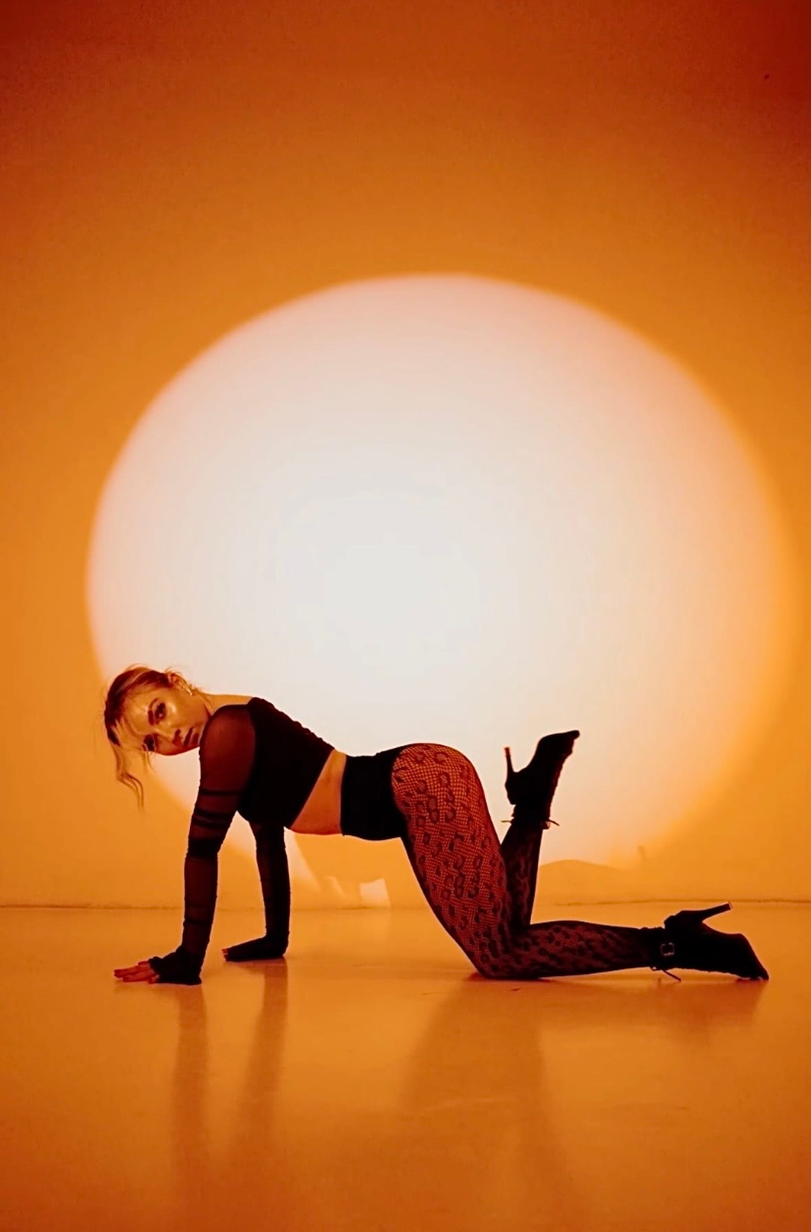 Kadr: High Heels Dance
